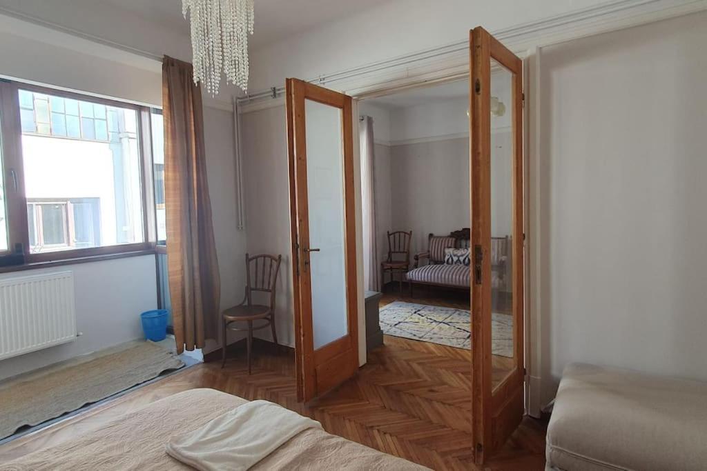 Elegant Apartment Near Rosetti Square Букурещ Екстериор снимка