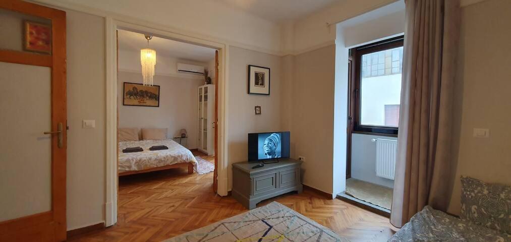Elegant Apartment Near Rosetti Square Букурещ Екстериор снимка